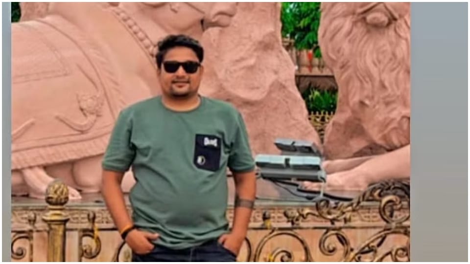 Two friends had come to Ujjain by bike from Ahmedabad to visit Baba Mahakal one died in accident