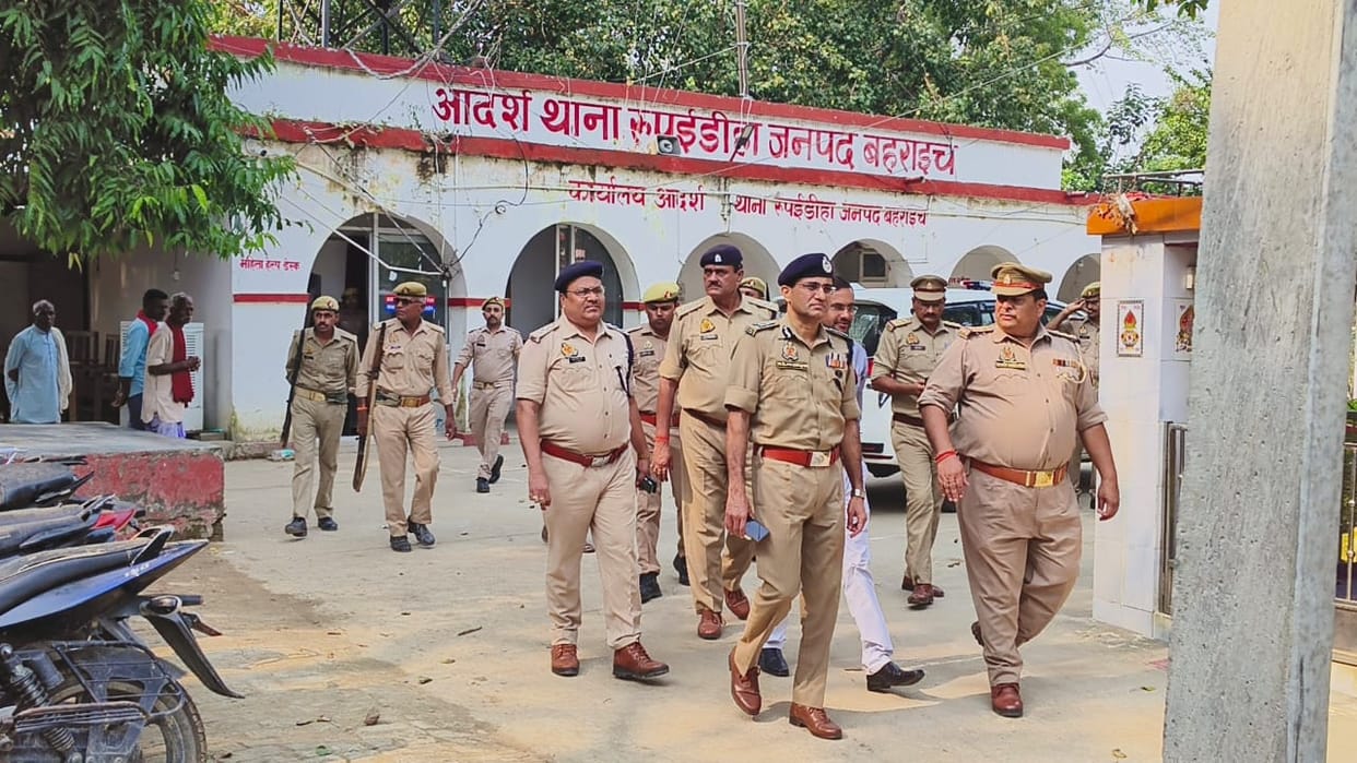 Police security on high mode in Bahraich.