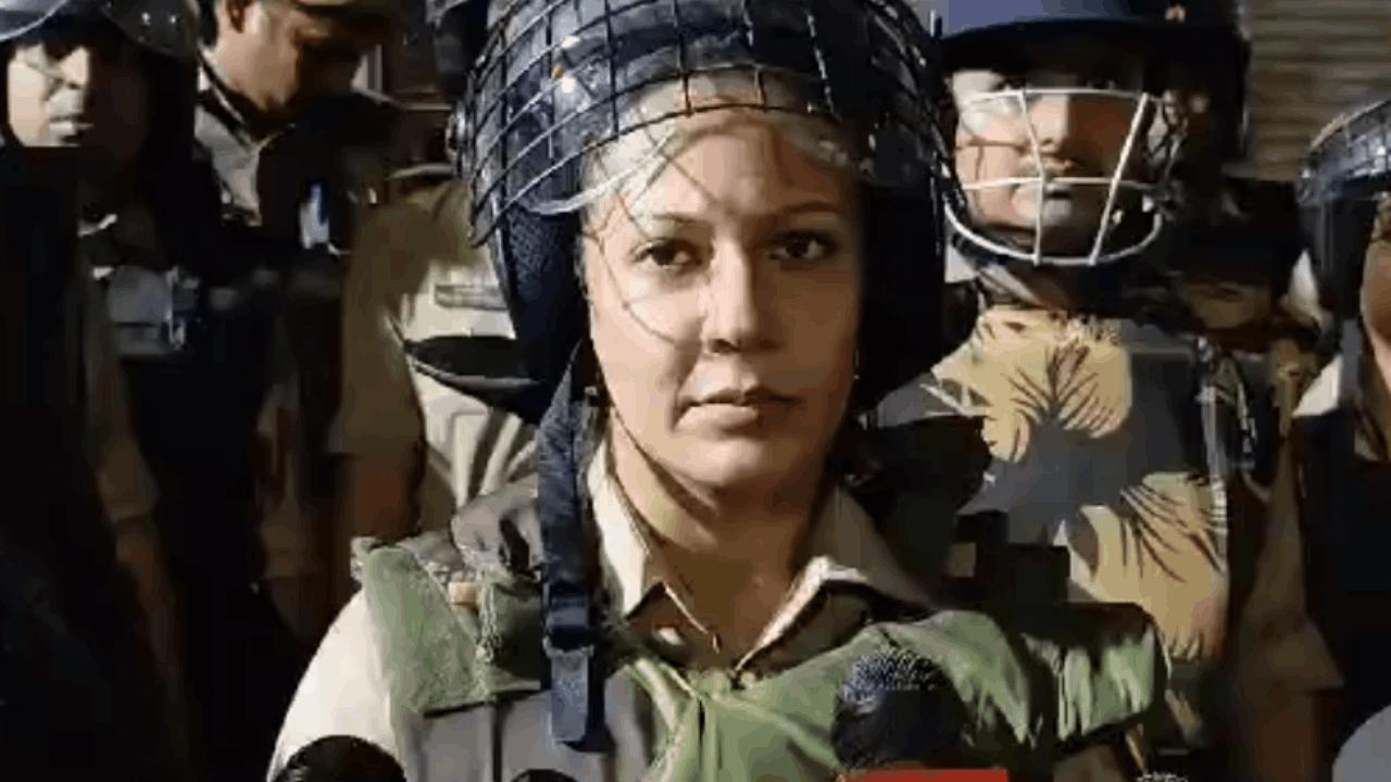 Bahraich Violence When SP stood on front amidst chaos rioters came on back foot