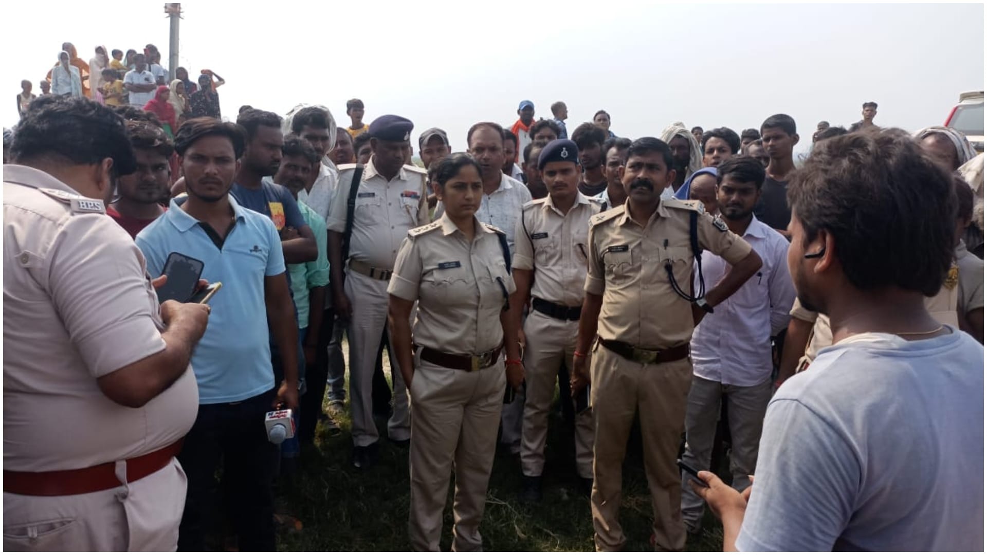 Bihar News : Bihar Police investigation after textile businessman's son murdered in Darbhanga.