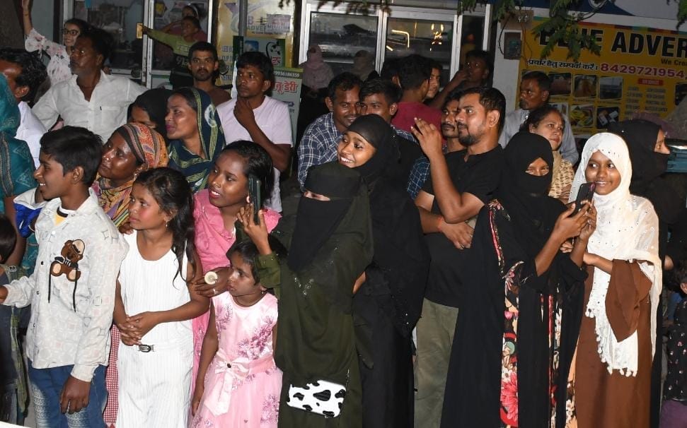 UP: These pictures of social harmony came from Lucknow amid Bahraich violence, Muslim women were seen desperat