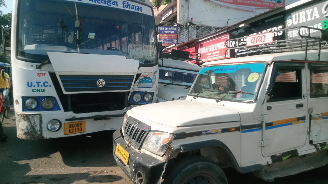Bus hit three vehicles parked at the taxi stand driver was taken into custody Haridwar Rishikesh Uttarakhand