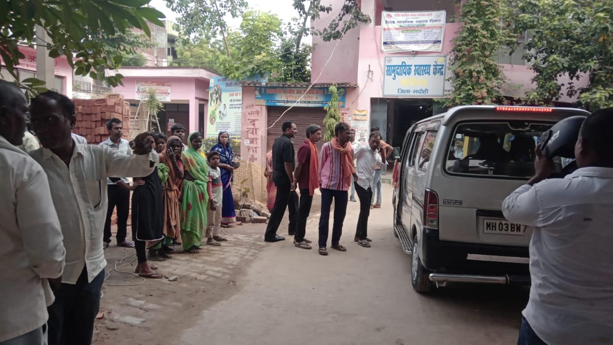 Woman died due to wall collapse in bhadohi