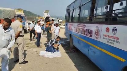 Himachal News One and a half year old girl died after coming under HRTC bus