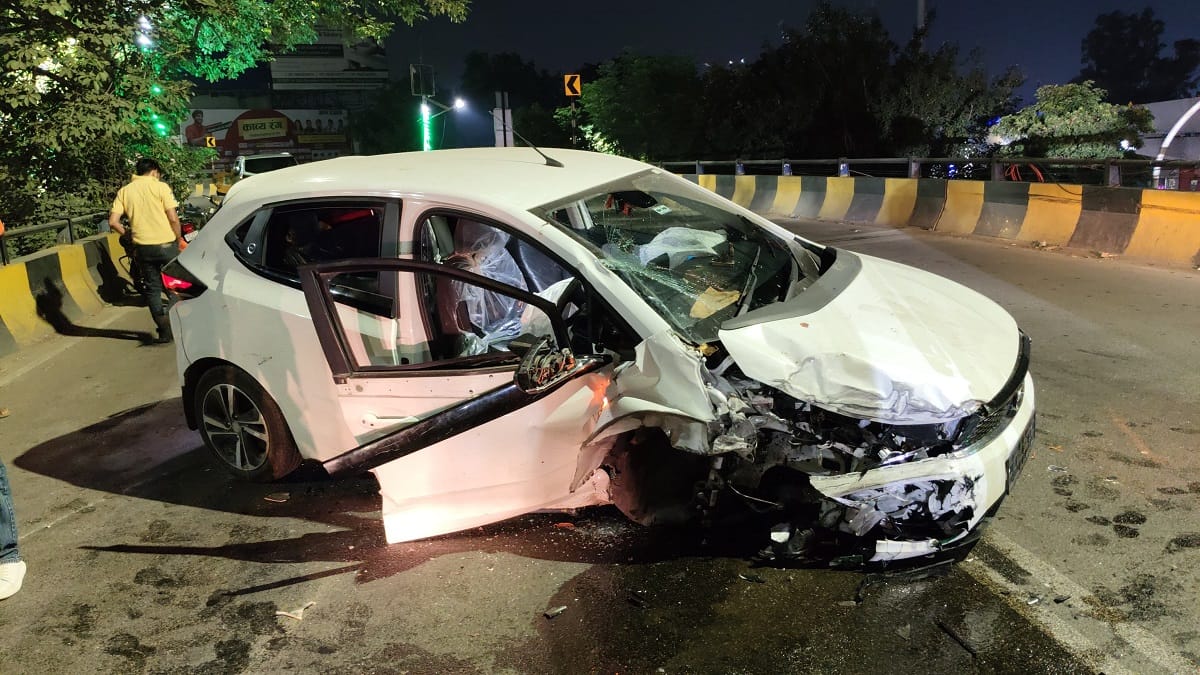 Kanpur Accident, Fortuner entered wrong direction, hit three cars, nine people injured, admitted to hospital
