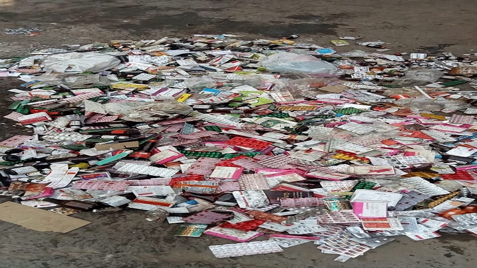 Expired medicines lying in the open in Fafala market Aligarh