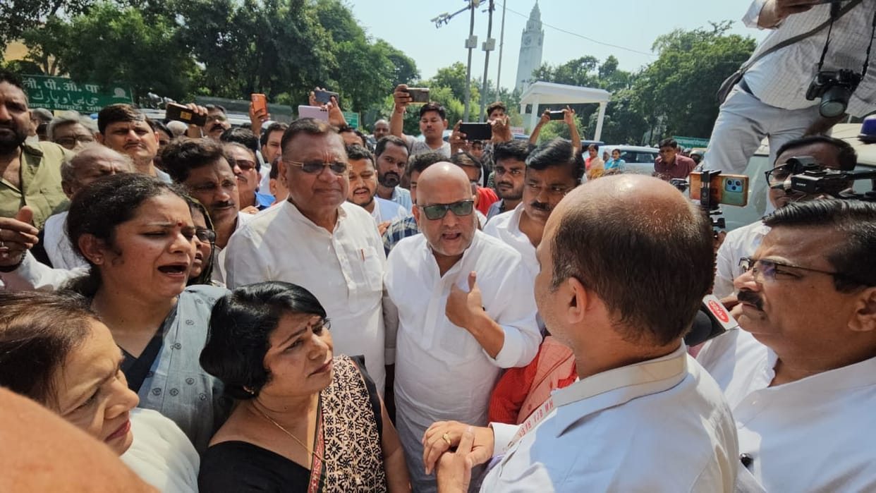 UP: Ruckus over appointment of Congress district presidents, slogans of 'Drive out RSS, Save Congress' raised