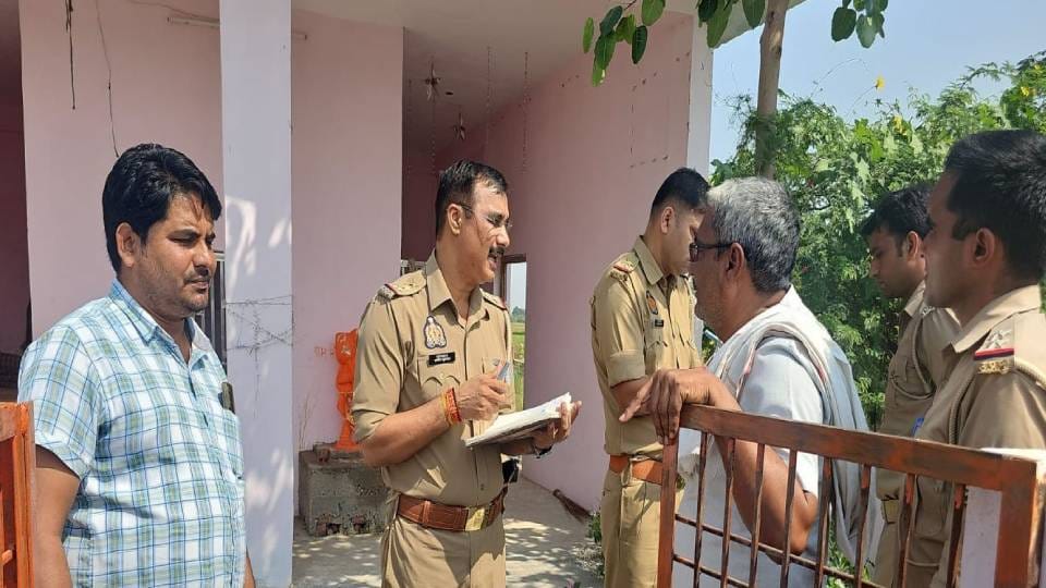 married woman committed suicide by hanging herself in temple in Firozabad Tired of domestic discord