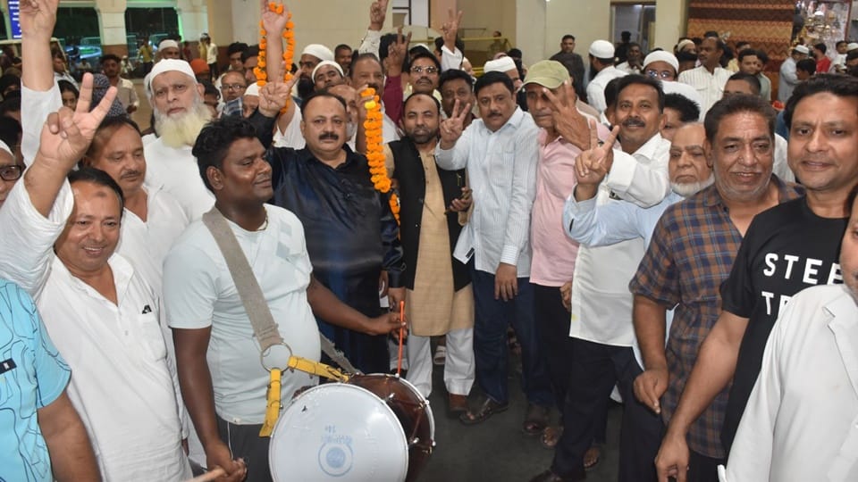 Railway Updates: Mumbai Express welcomed at Moradabad, first time travelers said – wish was fulfilled