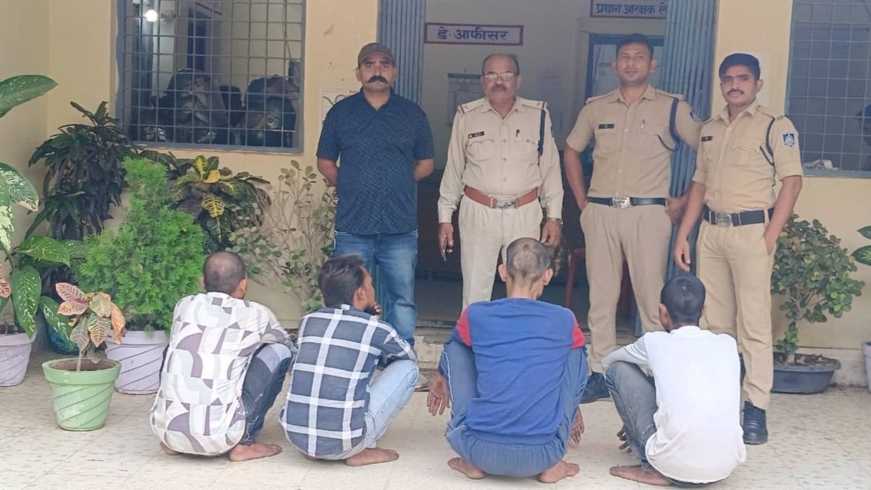 Chhatarpur News Boys were confusing police by calling on Dial 100