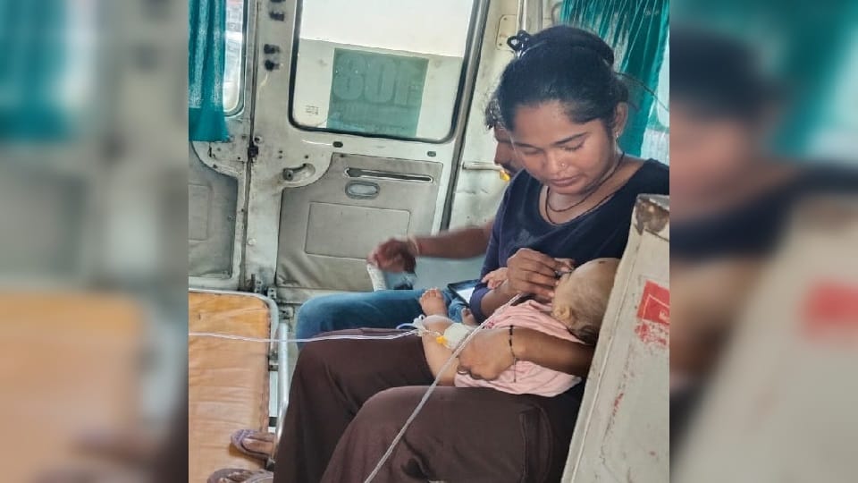Mother and son fell from uncontrolled bike on Ganganahar road in Ghaziabad One dead
