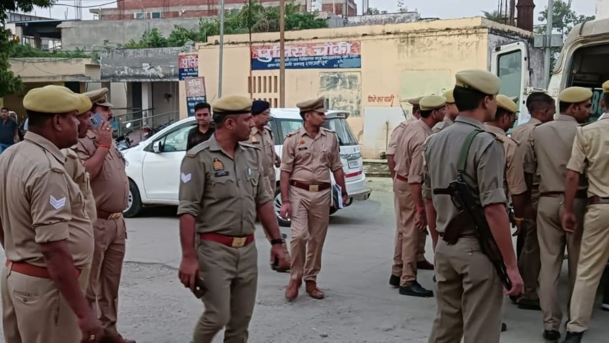 constable died after being hit by car on the highway in Shahjahanpur