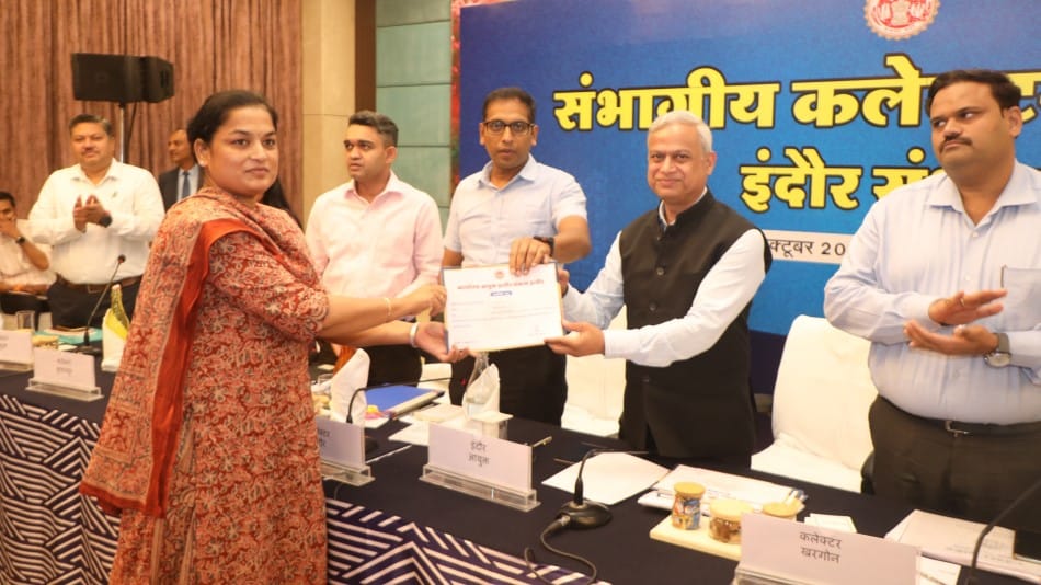 indore news hostel ashram investigation orders cm helpline complaint