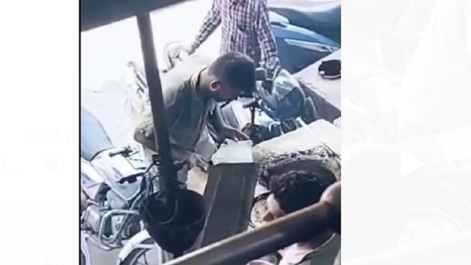 Saharanpur: Why are people making roti by spitting... then another video went viral,