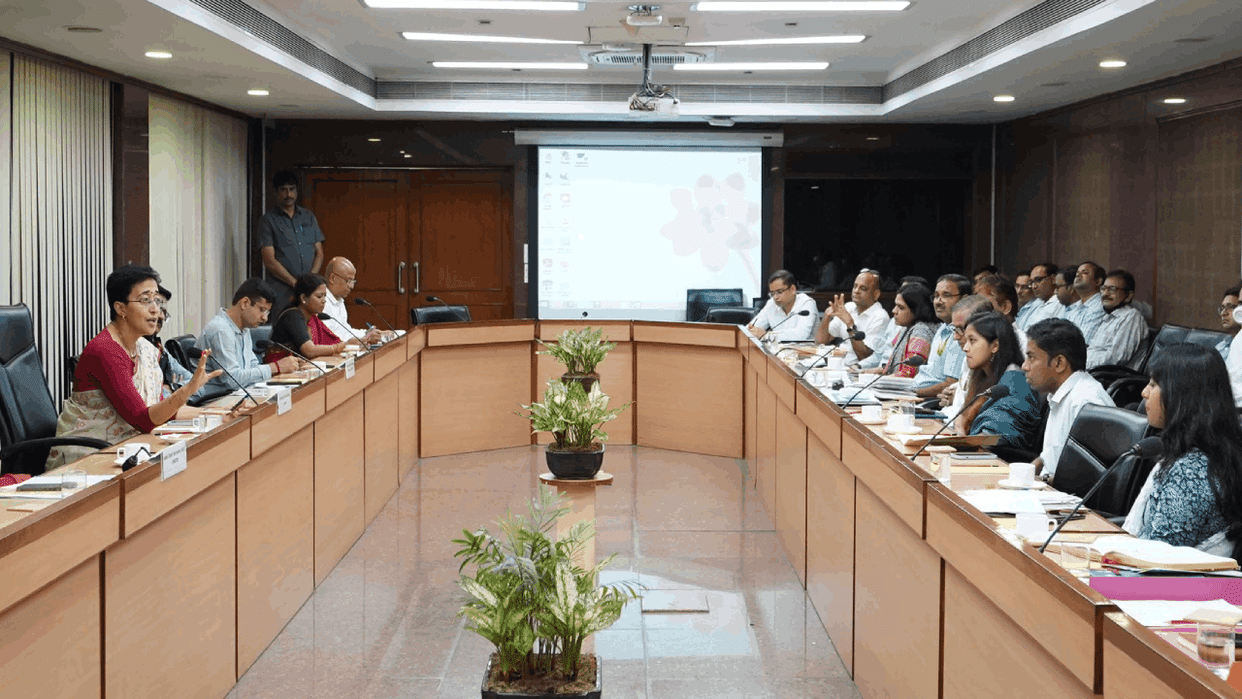 CM Atishi held a high level meeting on air pollution today update