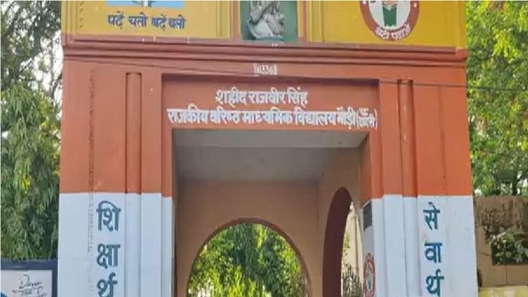 दादरी के राजकीय स्कूल में चोरी: बदमाशों ने आठ कमरों के चटकाए ताले, आरोपी चुरा ले गए 3.50 लाख के उपकरण