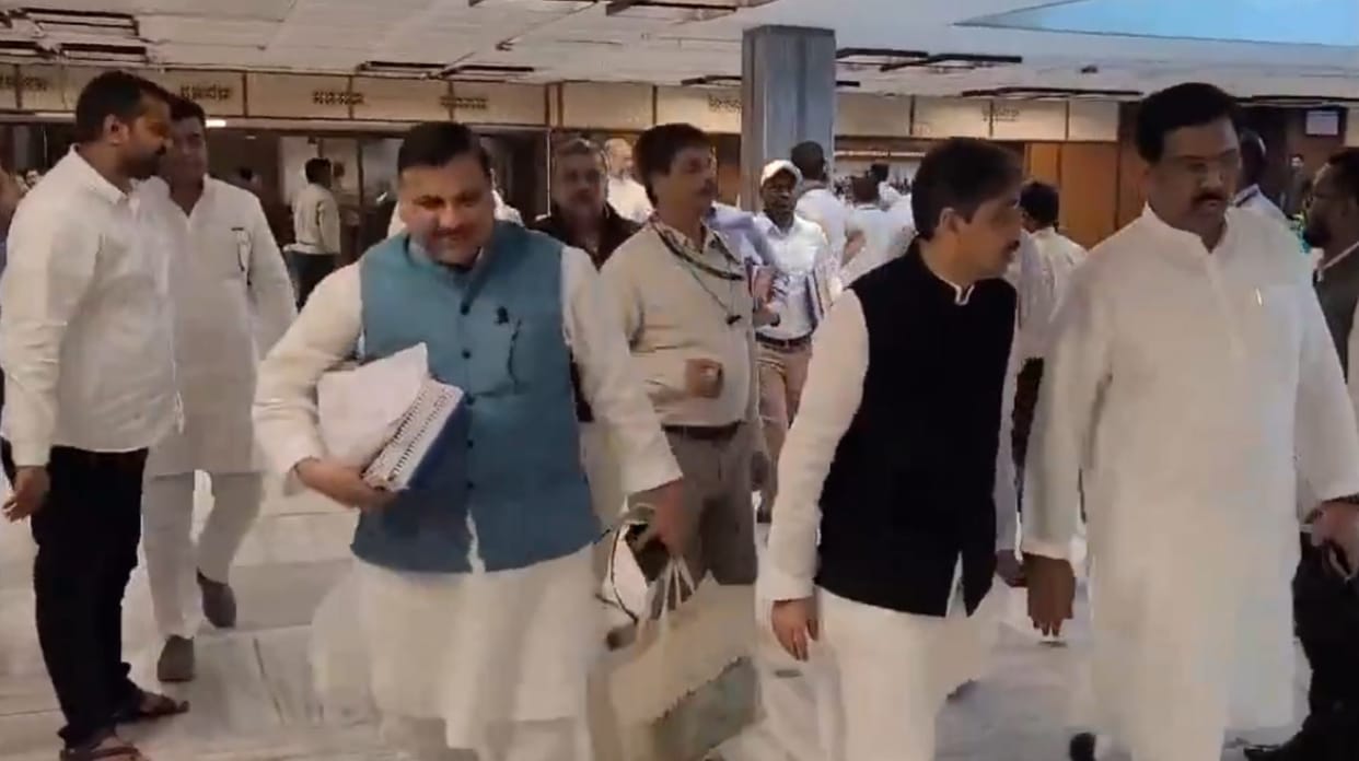 Several opposition MPs walk out of joint committee meeting on Waqf Bill News and updates