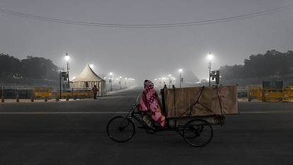 Delhi Weather: साल के आखिरी दिन दिल्ली-एनसीआर में कड़ाके की ठंड, शीतलहर से बढ़ी मुश्किलें, जानें मौसम का अपडेट Delhi Weather On the last day of the year Delhi-NCR is extremely cold cold wave is increasing difficulties
