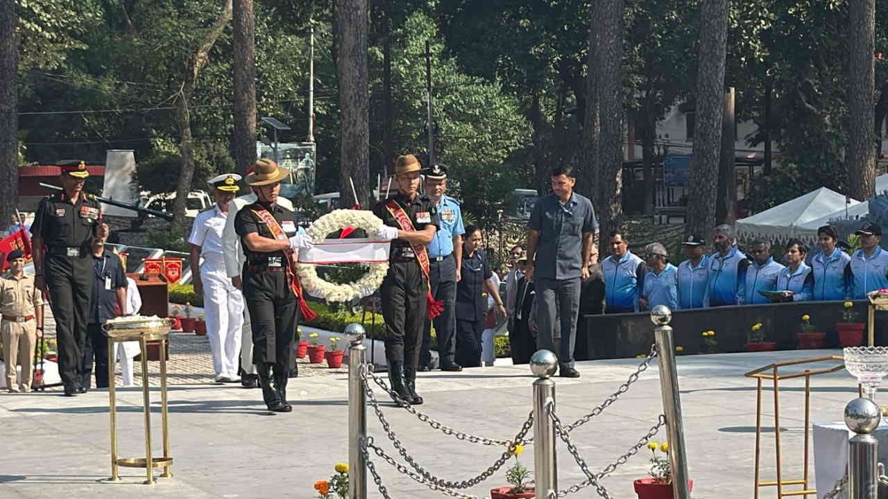Indian Air Force Vayu Veer Car Rally Members arrived pay tribute to martyrs Governor offered flowers Dehradun