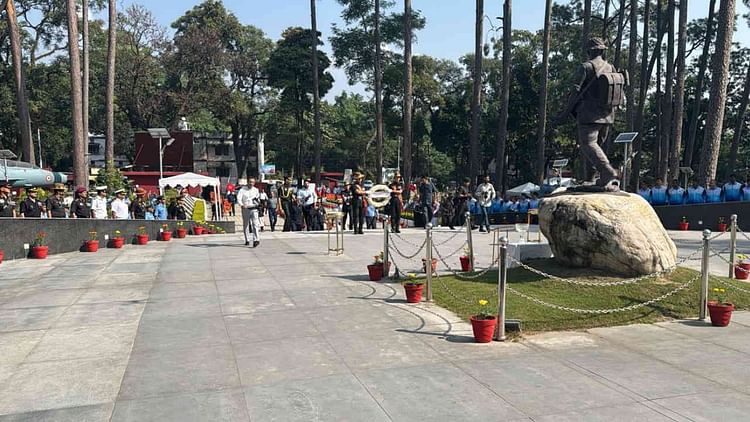 Indian Air Force Vayu Veer Car Rally Members Arrived Pay Tribute To Martyrs  Governor Offered Flowers Dehradun - Amar Ujala Hindi News Live -  Dehradun:राजधानी पहुंची वायु वीर कार रैली, राज्यपाल के