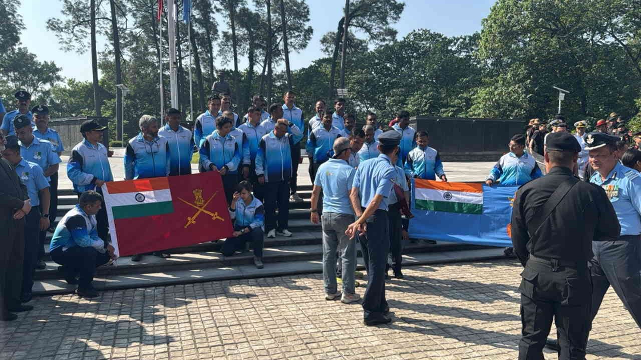 Indian Air Force Vayu Veer Car Rally Members arrived pay tribute to martyrs Governor offered flowers Dehradun