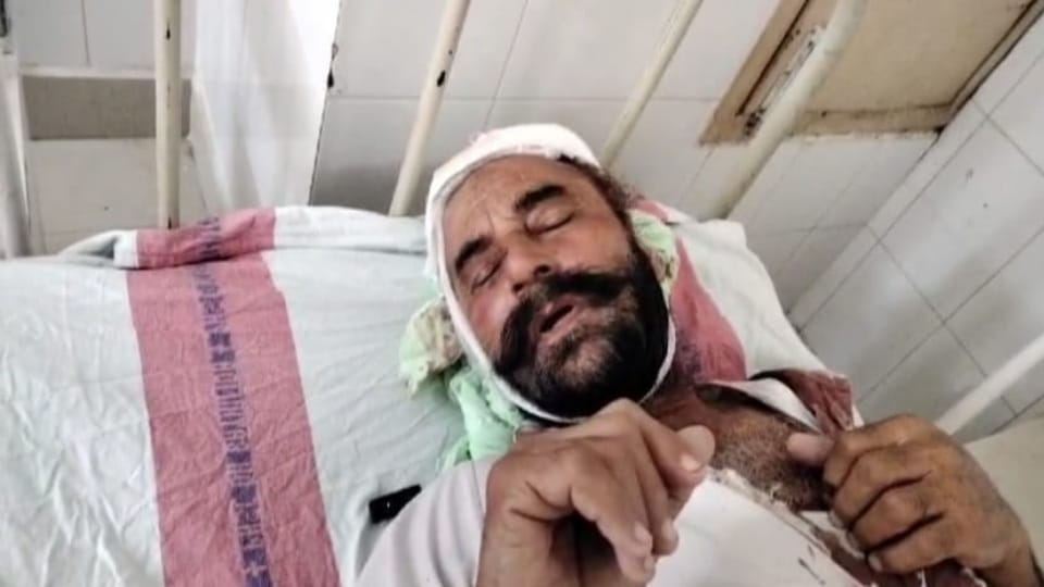 Stone pelting on police in Bathinda air firing four police jawan injured