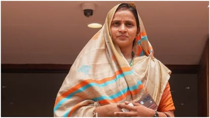 सांसद संजना जाटव।