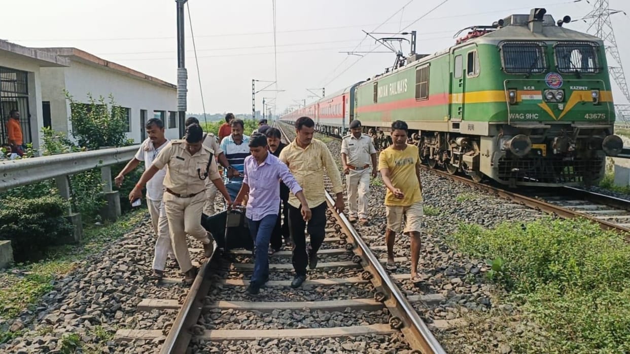 Bihar News: Body of a person missing for three days found at railway crossing in Vaishali, murder suspected