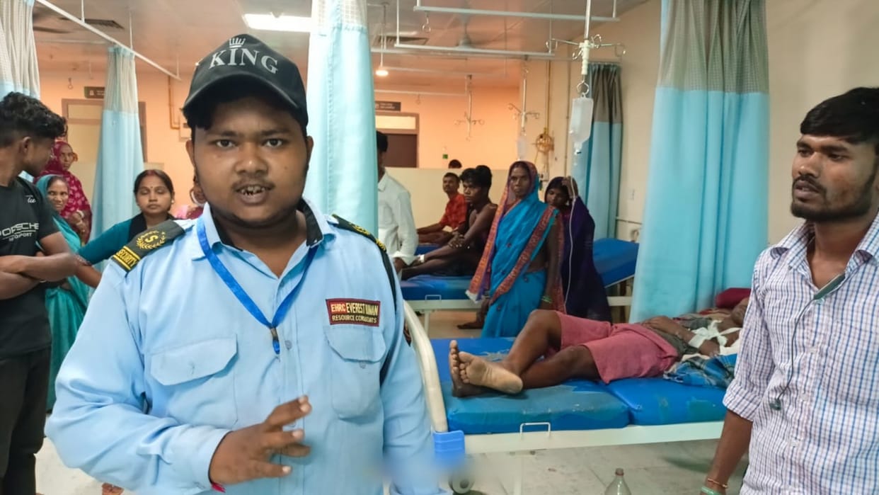 Bihar News: Security guard of Ortho department in DMCH beat up patient's family member, chaos in hospital