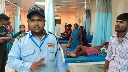 Bihar News: DMCH में ऑर्थो विभाग के सुरक्षा गार्ड ने मरीज के परिजन को पीटा, अस्पताल में अफरा-तफरी का माहौल Bihar News: Security guard of Ortho department in DMCH beat up patient's family member, chaos in hospital