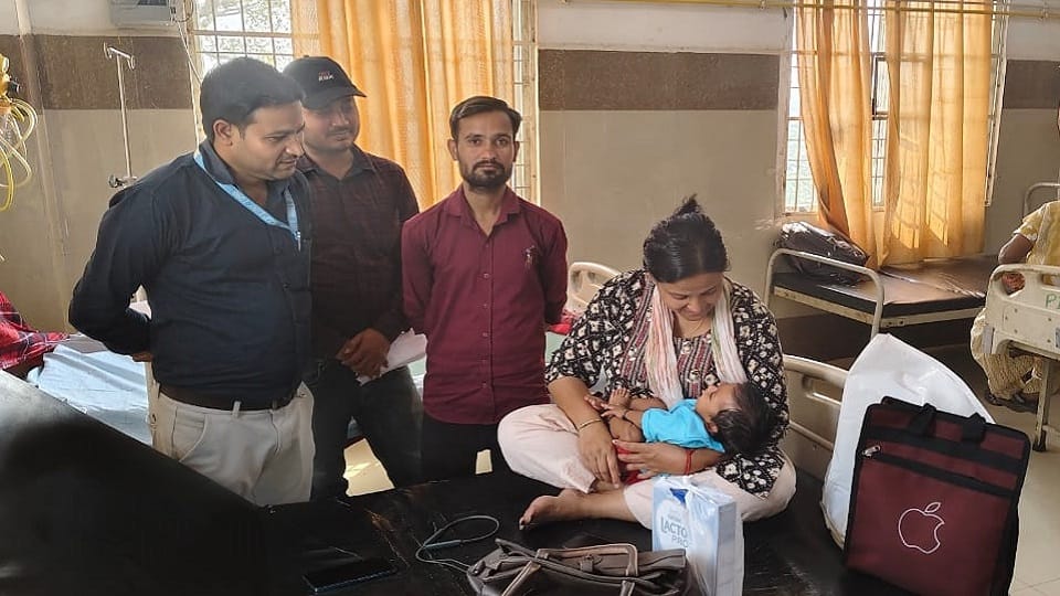 Woman left her eight month old baby lying next to an elderly man in Shahjahanpur