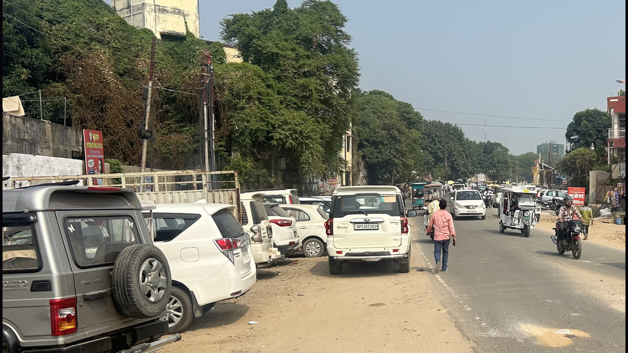 In Gorakhpur, Parking will be made at Farak Gorakhpuri Chowk four lane from Padleganj