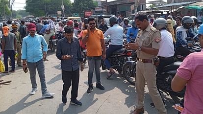 सोनभद्र में हादसा: ट्रैक्टर- ट्राली की चपेट में आने से जीजा की मौत, साला घायल; ग्रामीणों ने किया चक्काजाम One person died and one injured in road accident in Sonbhadra