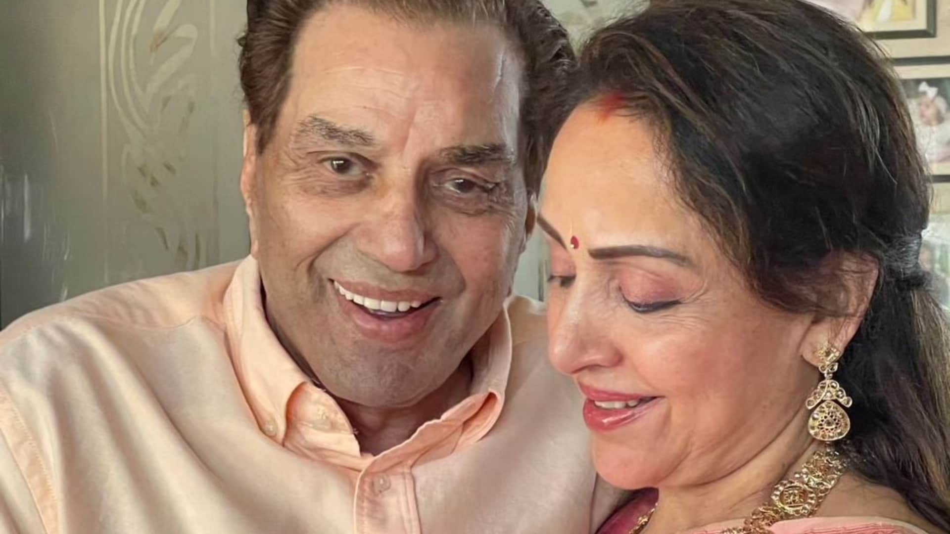 Hema Malini considers Dharmendra conservative said he likes to see his daughters Esha And Ahana in salwar suit