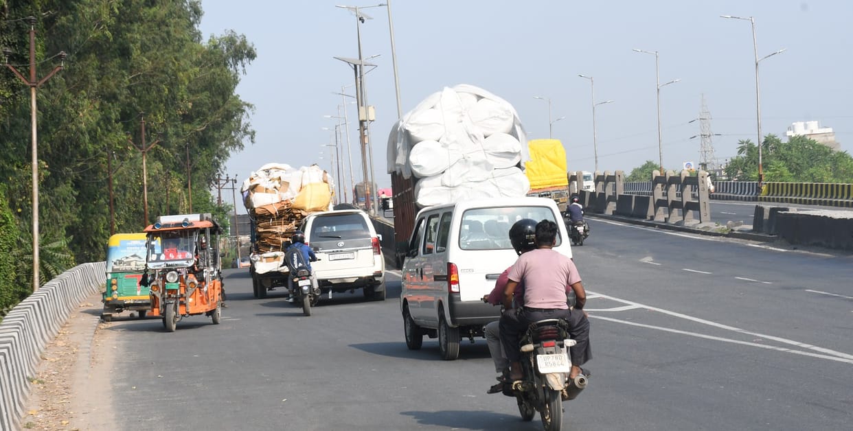 Kanpur Accident, Officers are not paying attention, Black spot itself took the lives of five people