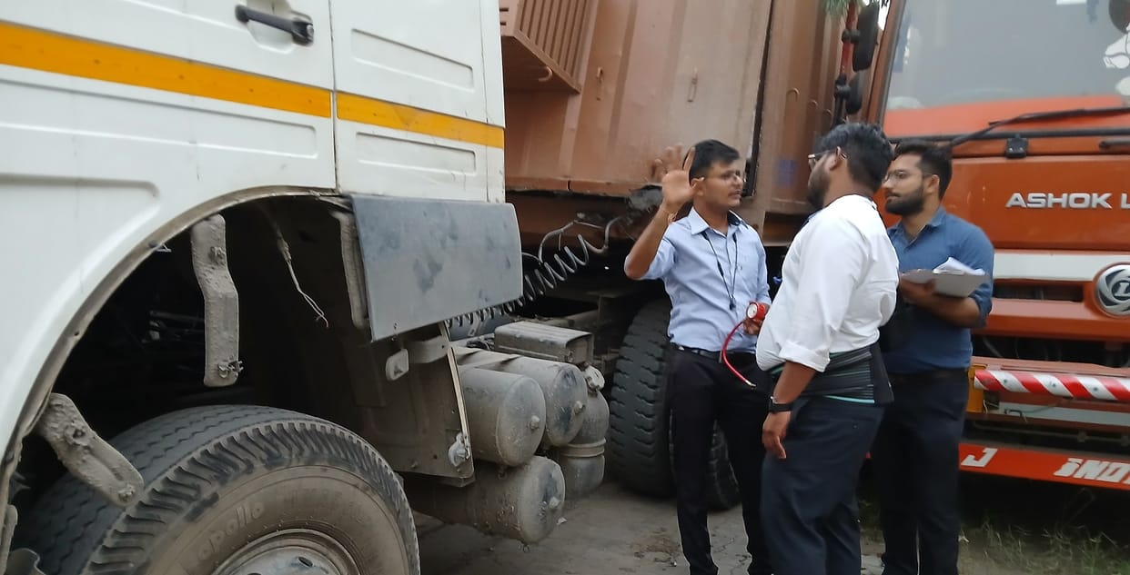 Elevated and service lanes are found at one place without dividers, team arrived to inspect after the accident