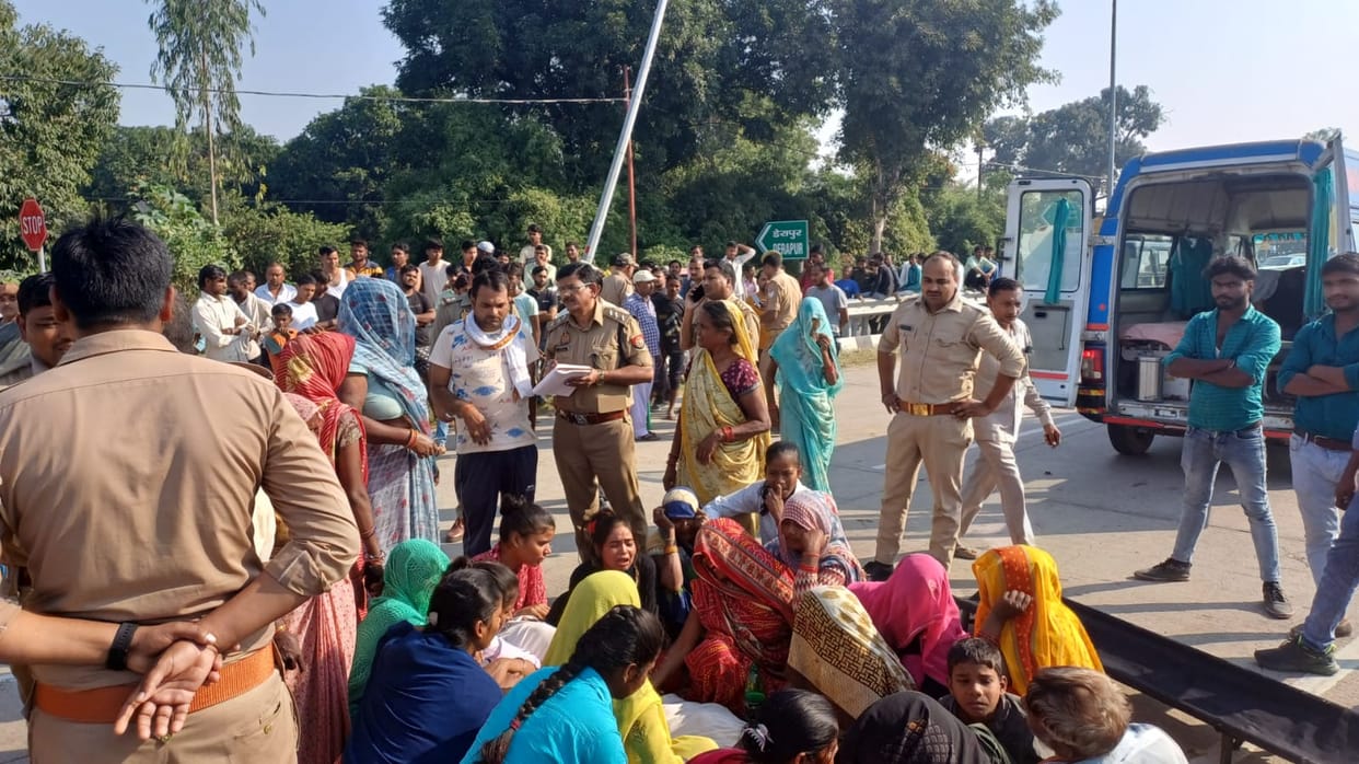 Kanpur Dehat Accident, High speed vehicle hits bike, factory worker dies, father and brother injured