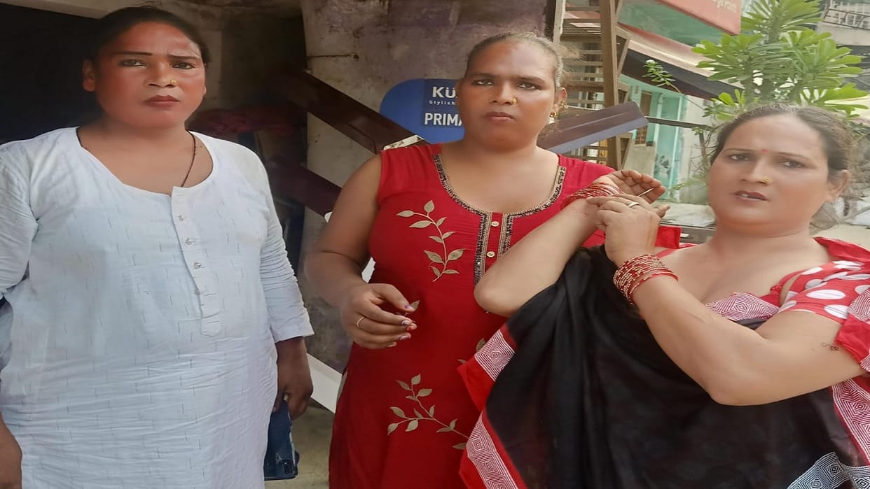 Two groups of eunuchs clashed over Neg in Bareilly