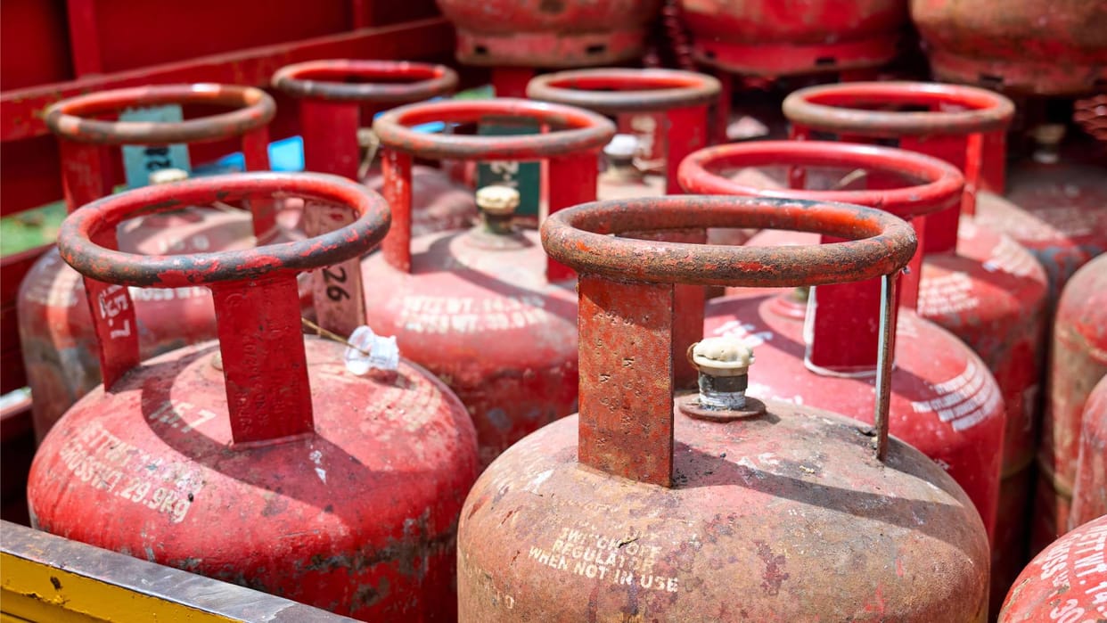 Ujjwala beneficiaries will get free LPG cylinder on Diwali