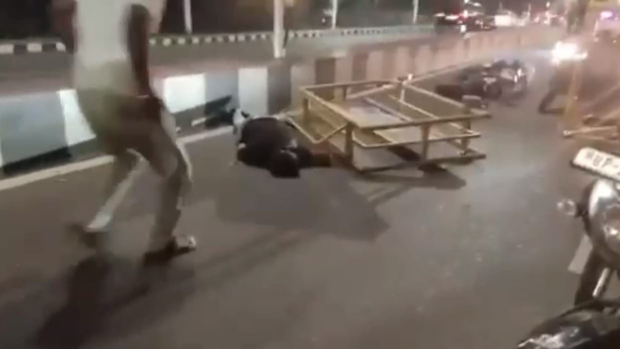 Lucknow: A man hits the barricading on the speed of 110, died.