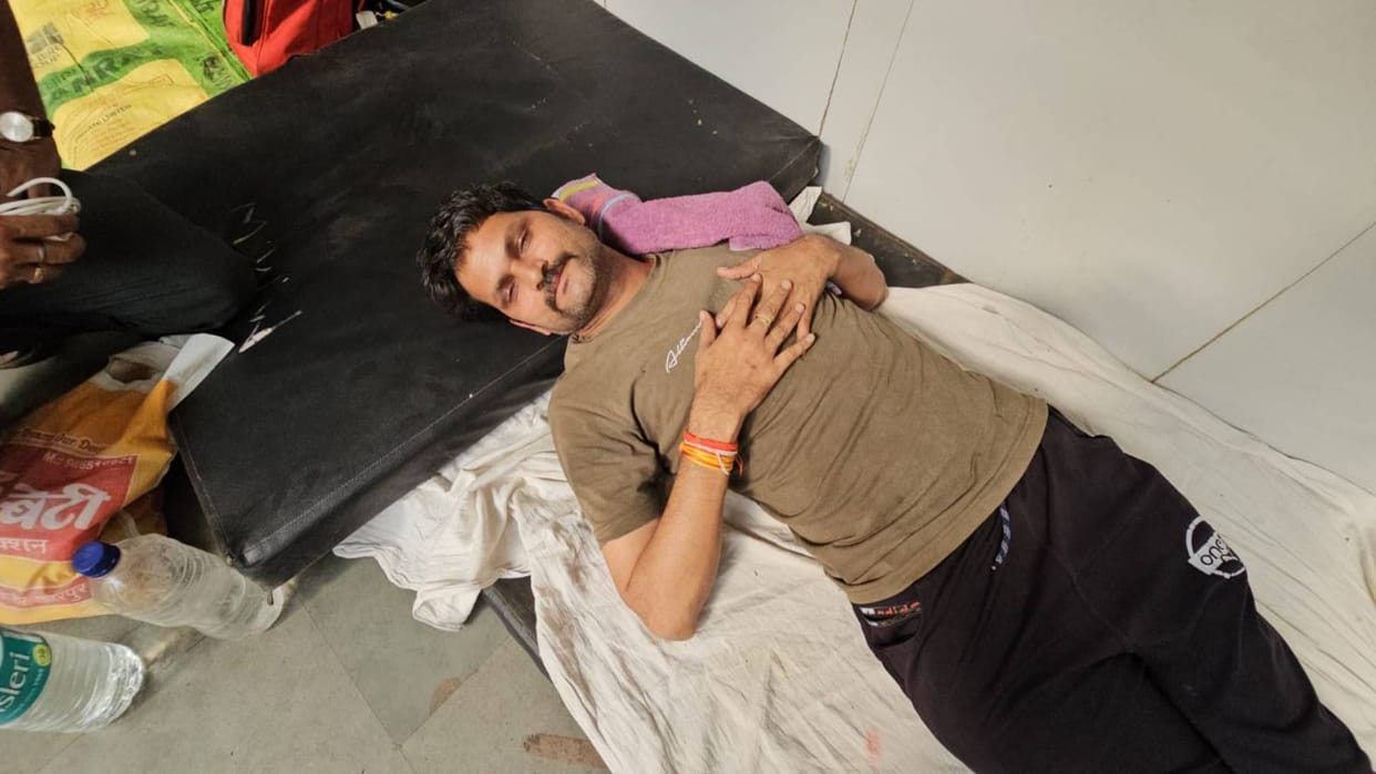 laborer got heart attack due to transfer and harassment by an officer in Chhatarpur