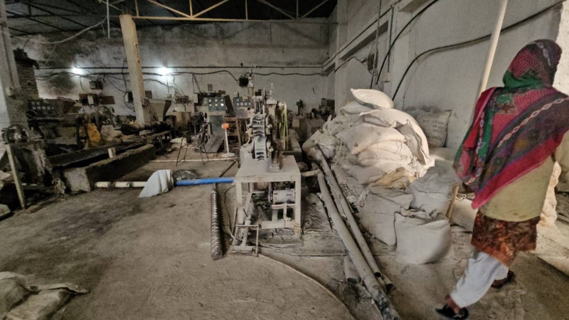 MP News Factory worth crores sealed in Chhatarpur due to one rupee coin case related to copyright infringement