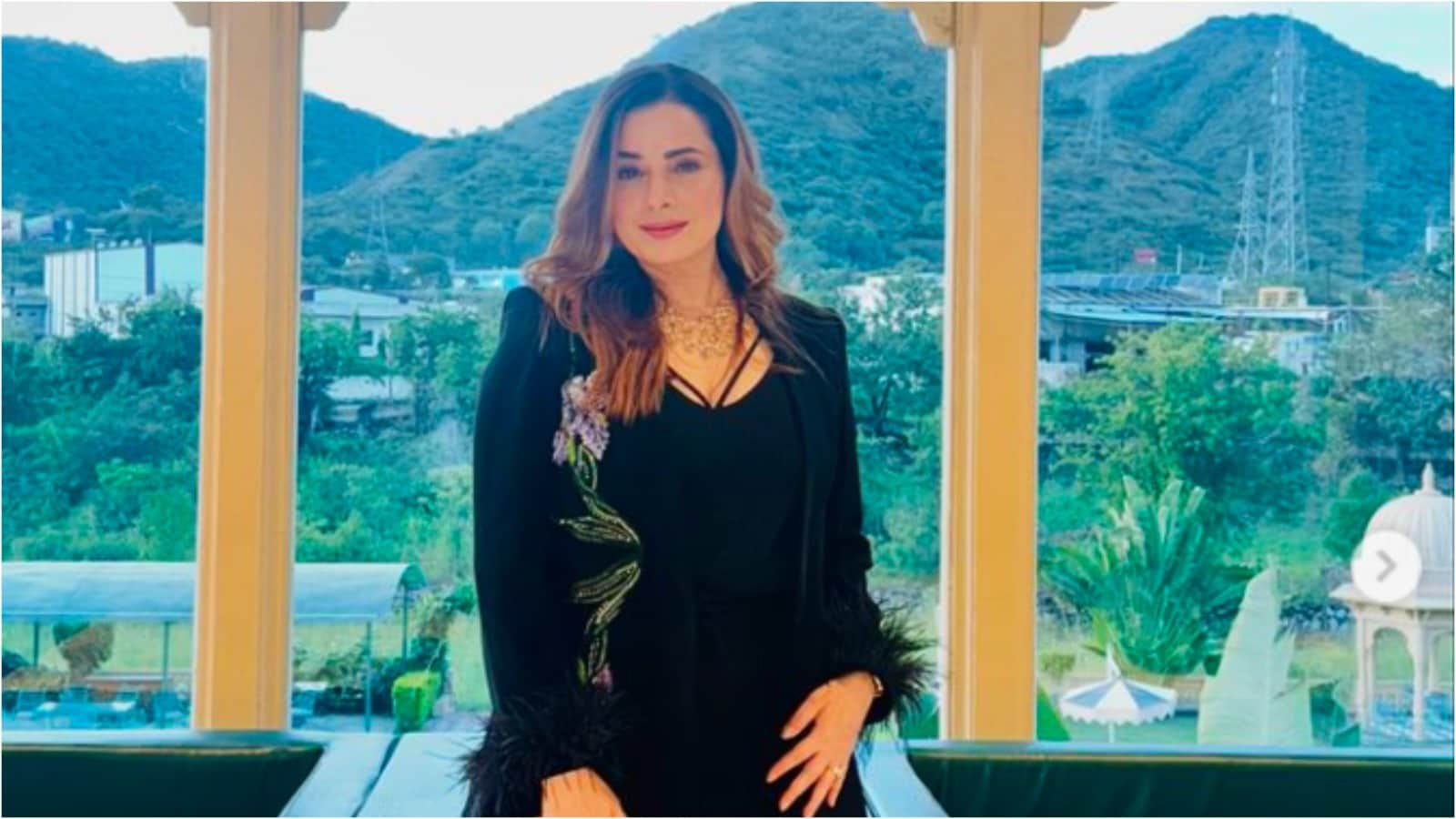 Neelam Kothari Recalls Burning Her Leg Due To Chunky Panday Mistake during Aag Hi Aag shooting