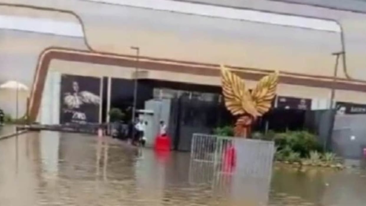 Rain in Bengaluru Phoenix Mall of Asia gets waterlogged Karnataka news in hindi