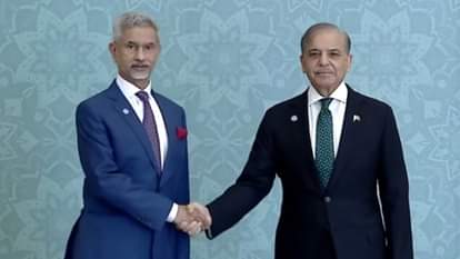 पाकिस्तान के प्रधानमंत्री के साथ भारतीय विदेश मंत्री