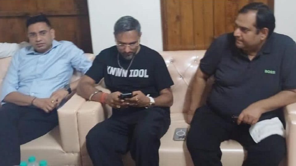 UP News: Honey Singh reached Saharanpur to fulfill the duty of friendship, Pramod Krishnam also came along