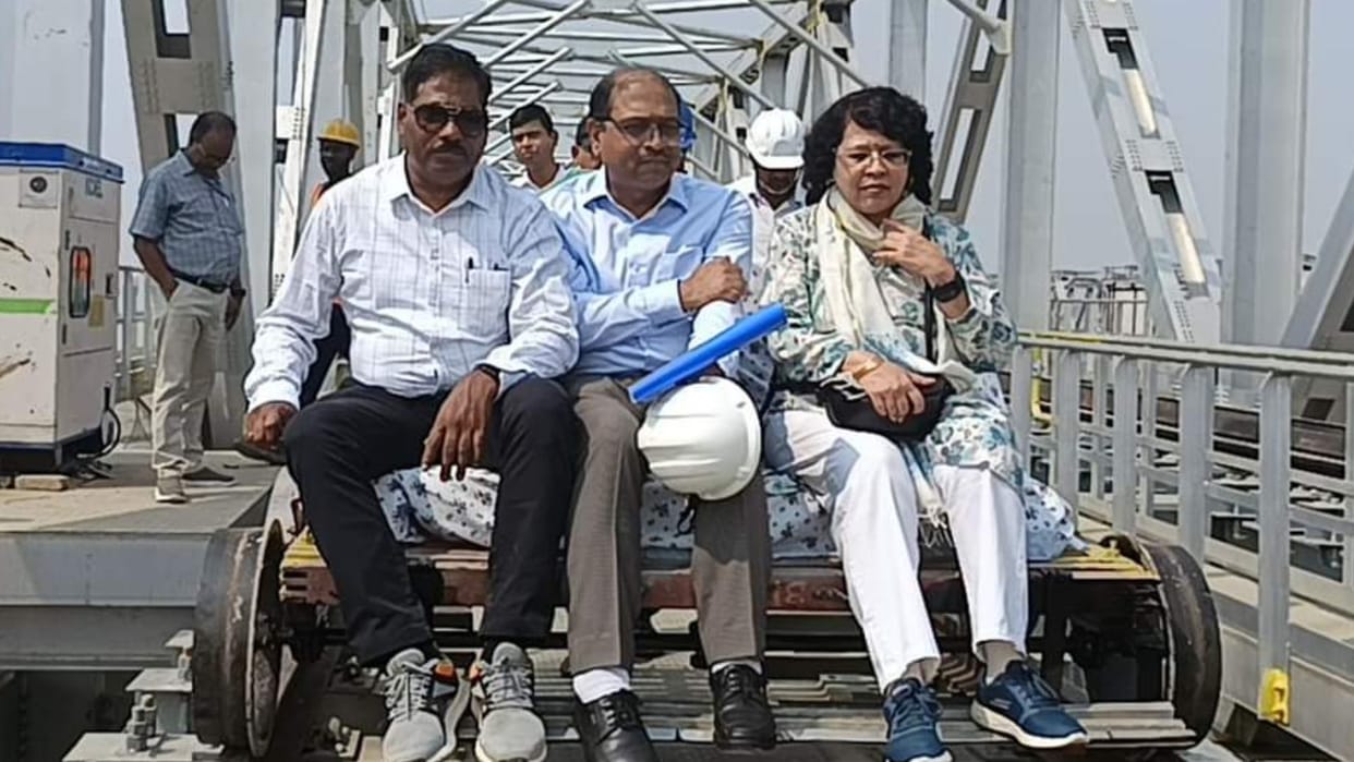 journey from Banaras Prayagraj completed General Manager and DRM of Northeast Railway inspection