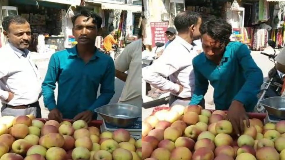 Vendor selling apples by spitting in Jhajjar people beat him