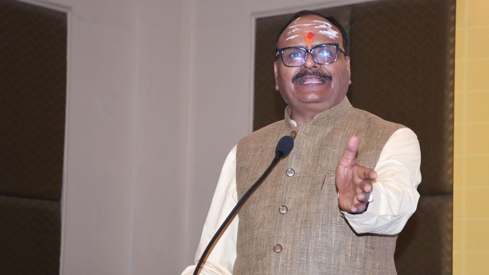 उपमुख्यमंत्री और स्वास्थ्य मंत्री ब्रजेश पाठक