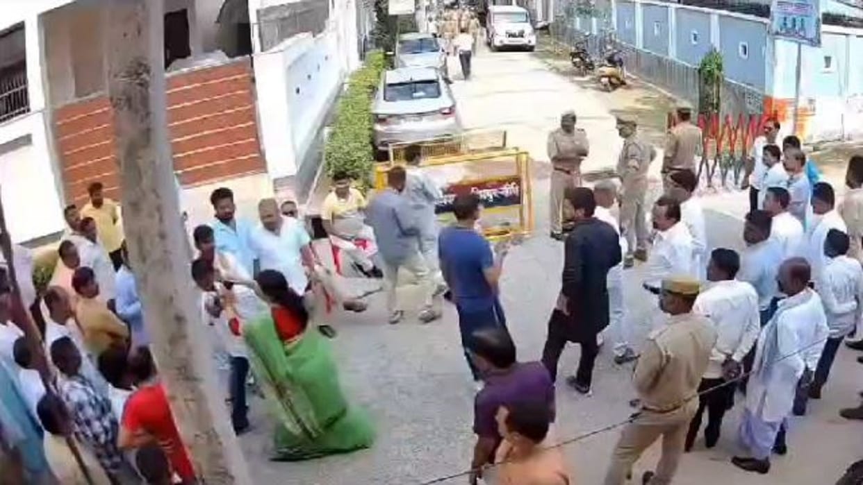 video goes viral in the BJP MLA Yohesh Verma slapping case